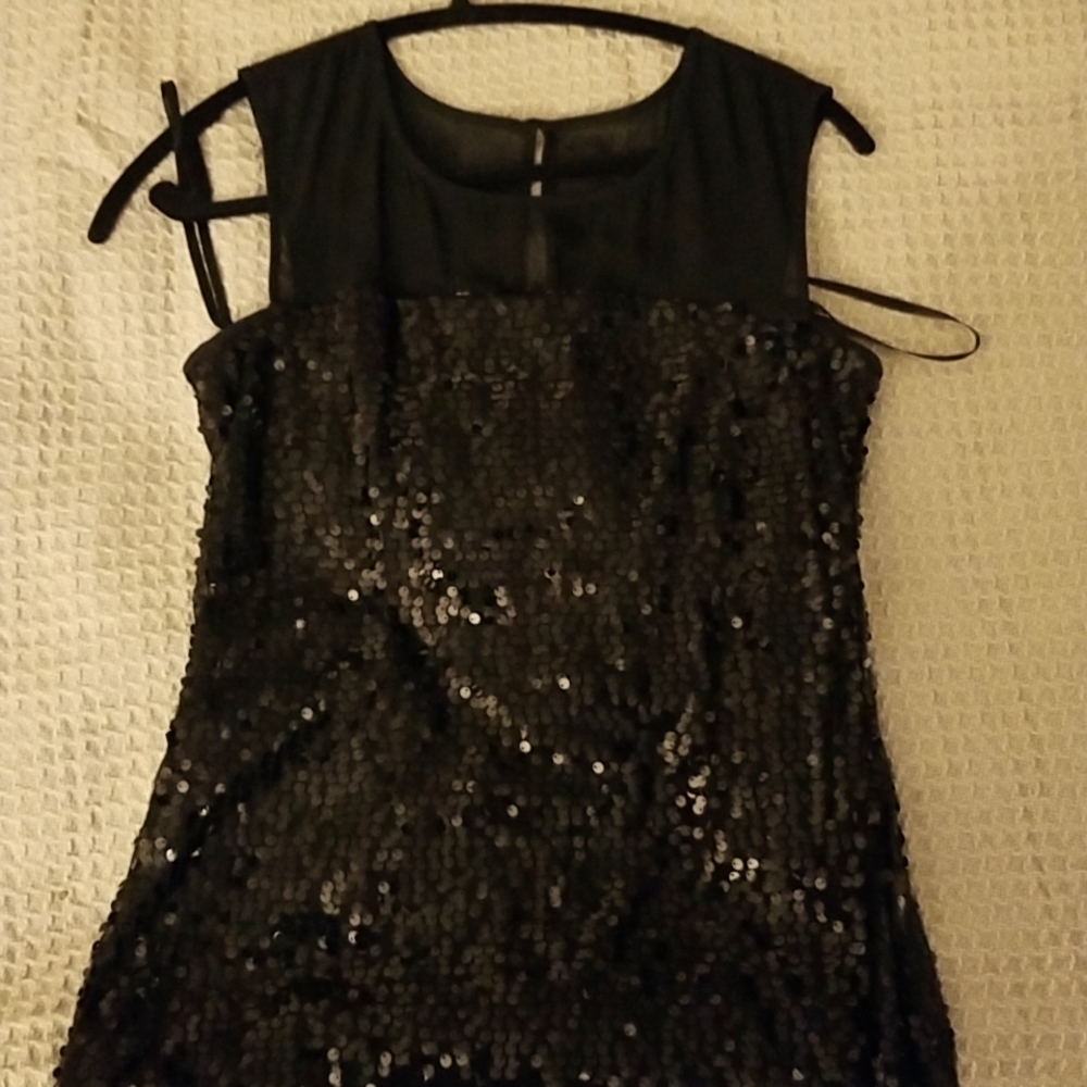 Max and chloe dress size 4 in black sequin and a mesh neckline